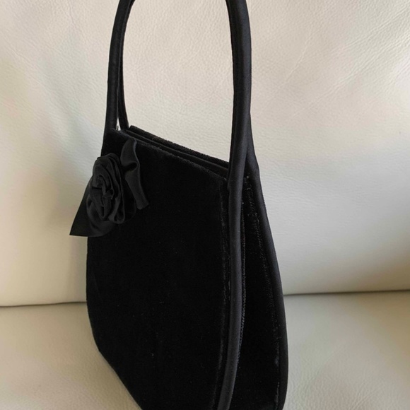 Brand new - Black velvet evening clutch - Picture 3 of 5